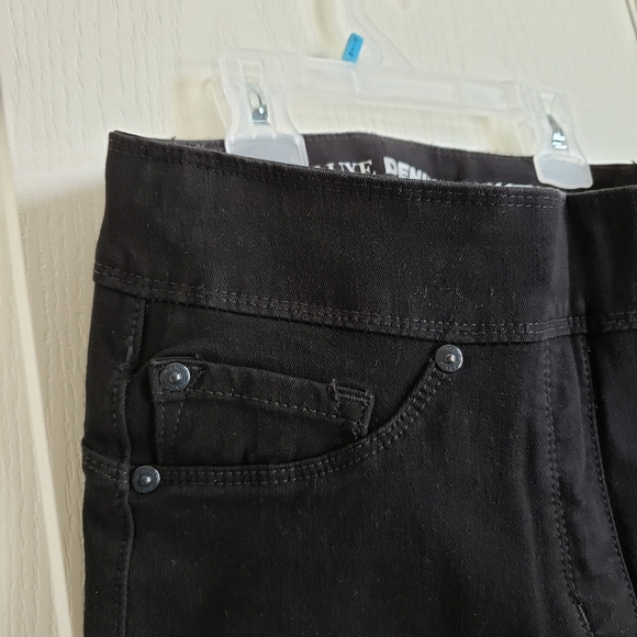 Brand New Nygard Luxe Denim Slims - Picture 13 of 16